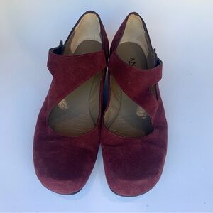 Anyi Lu Size 7 burgundy suede low hidden wedge Velcro strap